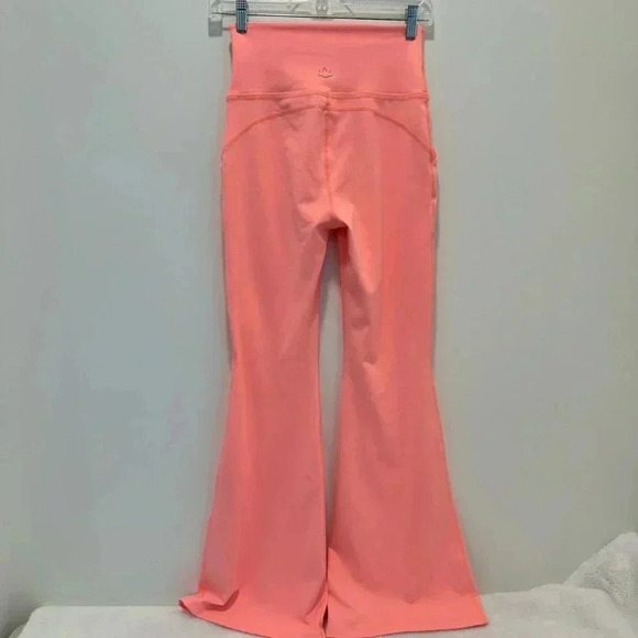 Beyond Yoga 187 Heather Rib All Day Flare Pant in Peach Sorbet size M - Picture 4 of 12